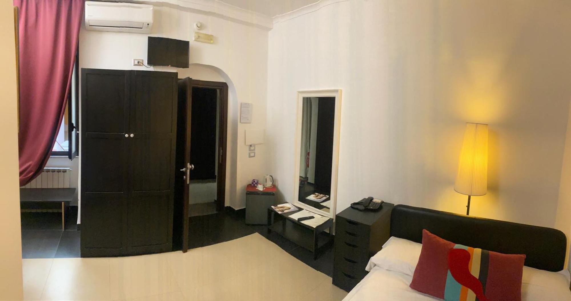 Hotel Plebiscito Aparthotel Наполи Екстериор снимка